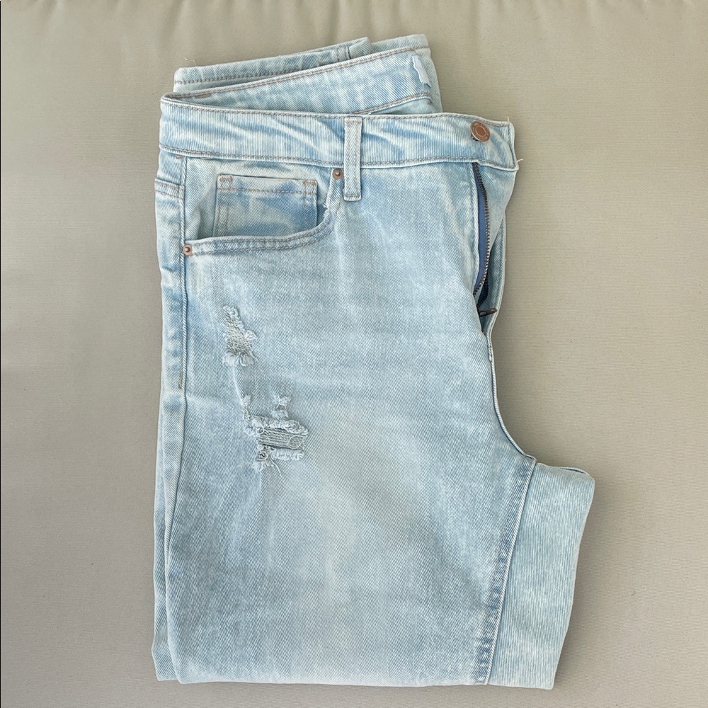 Time and Tru Faded Blue Straight Leg Jeans - Picture 2 of 4